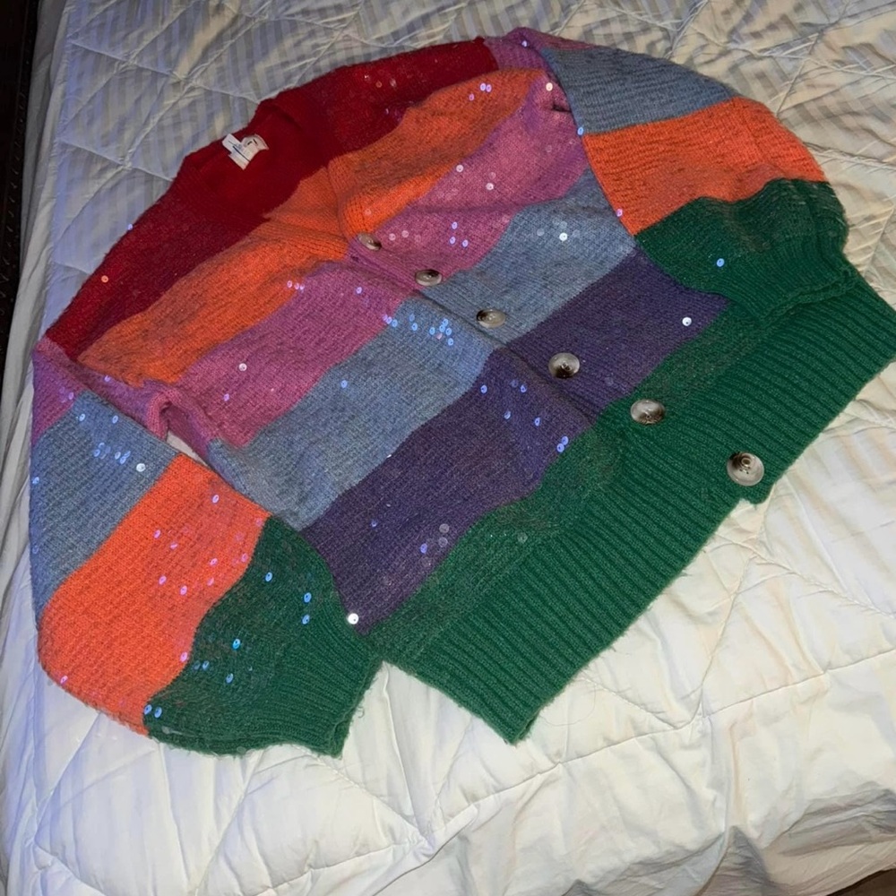 Great v neck cardigan. Can be worn open or closed. Size small by Bibi